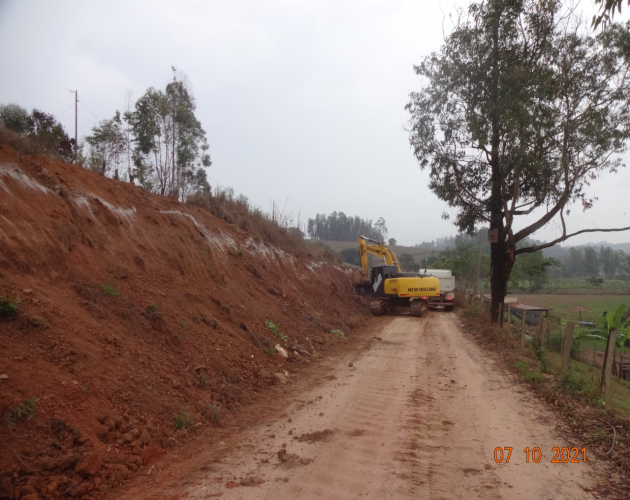 PREFEITURA DE JURUAIA INICIA INTERVENÇÃO PARA ASFALTAMENTO DA ESTRADA DOS GOMES