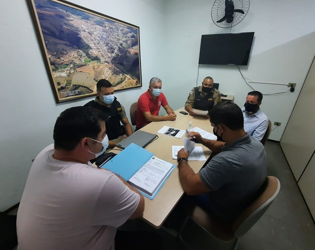 PREFEITURA DE JURUAIA E CONSEP ASSINAM CONVÊNIO PARA CRIAÇÃO DE ESPAÇO DE TREINAMENTO PARA A POLÍCIA MILITAR EM JURUAIA