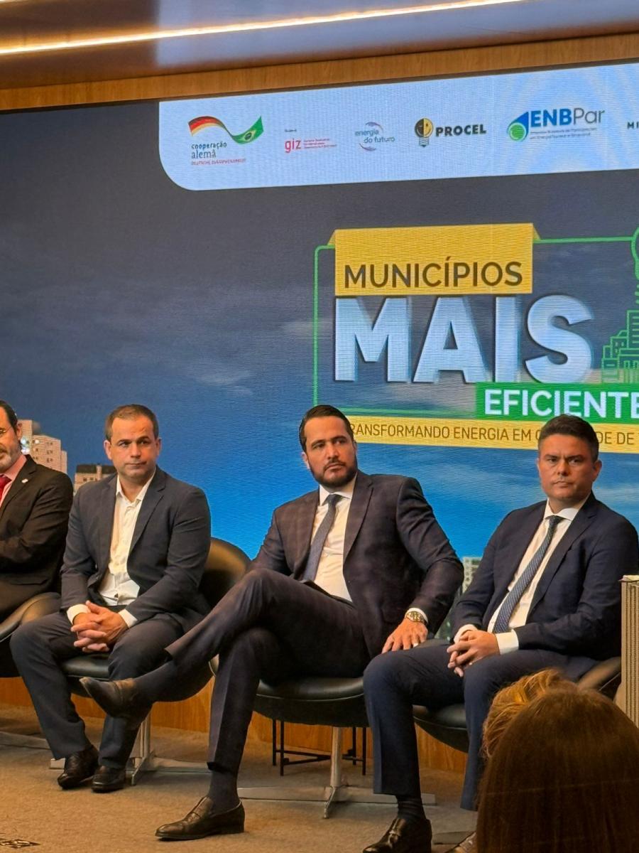 Juruaia celebra marco histórico com certificação de obra de iluminação pública eficiente