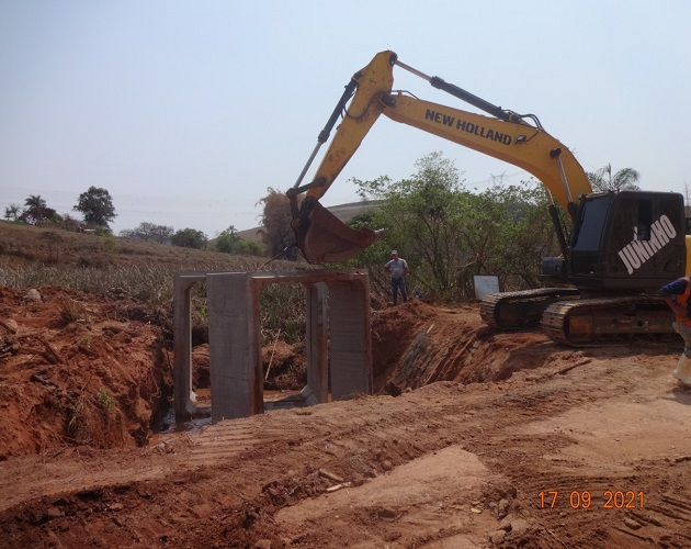 SECRETARIA DE OBRAS INICIA CONSTRUÇÃO DE PONTE NO BAIRRO GRAMA