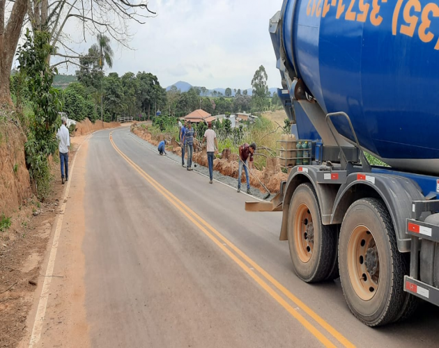 SECRETARIA DE OBRAS E SERVIÇOS PÚBLICOS INSTALA QUEBRA-MOLAS E ESCOAMENTO DE ÁGUA PLUVIAL NA MATA DO SINO