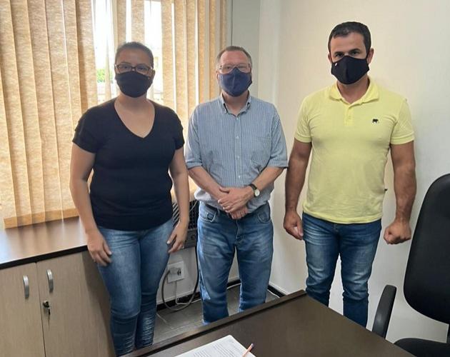 Prefeitura de Juruaia e UNIFEG firmam parceria para beneficiar estudantes universitários
