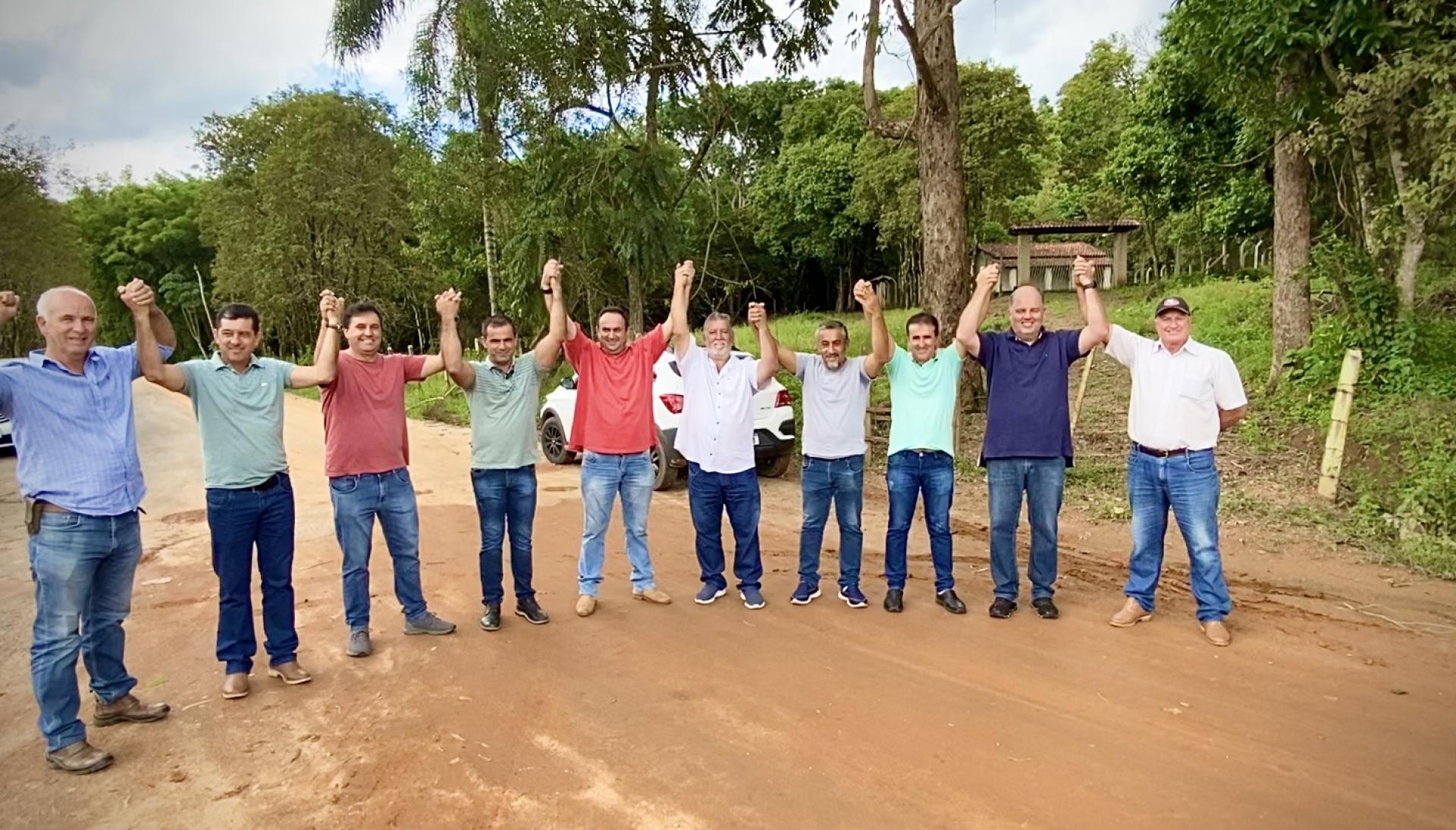 PREFEITO CELSINHO AGRADECE DEPUTADOS FEDERAIS PELA INDICAÇÃO DE RECURSOS PARA MAIS UM TRECHO DE ASFALTO NO BAIRRO GOMES