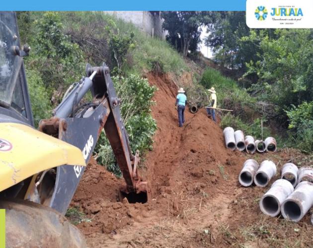 PREFEITURA DE JURUAIA INVESTE EM CONSTRUÇÃO DE BUEIROS E INSTALAÇÃO DE MANILHAS