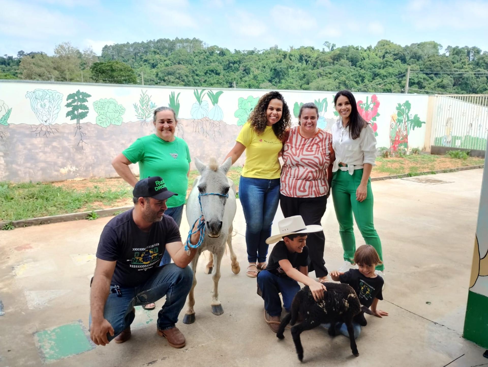 PROJETO ENSINA SOBRE O CUIDADO E RESPEITO COM OS ANIMAIS