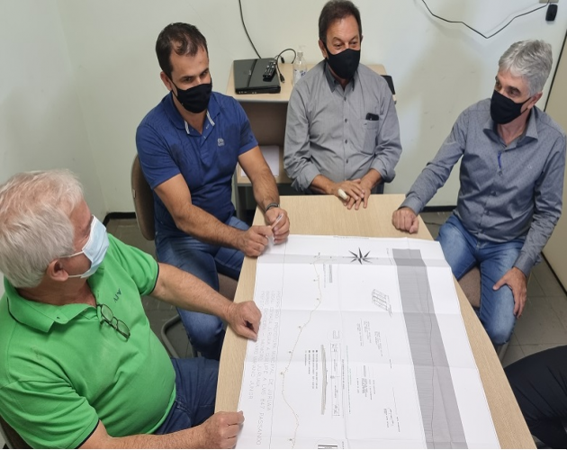 CONSTRUÇÃO DE DESVIO DE CAMINHÕES É FOCO DE REUNIÃO DO PREFEITO CELSINHO COM DEPUTADO AELTON FREITAS