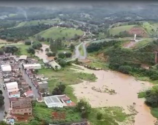 Defesa Civil de Juruaia monitora nível de córrego Barra Mansa