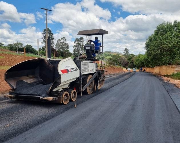 Iniciado o asfaltamento da Estrada do Bairro dos Gomes