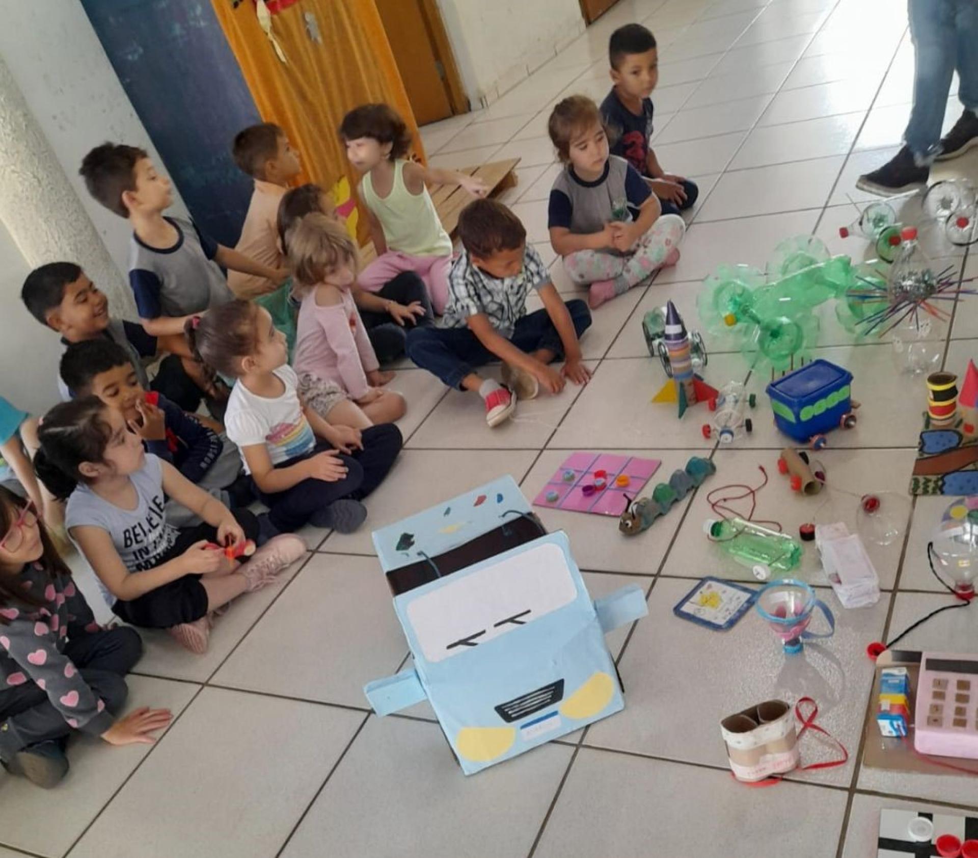 BRINQUEDOS DE SUCATA COMO RECURSO DE EDUCAÇÃO AMBIENTAL