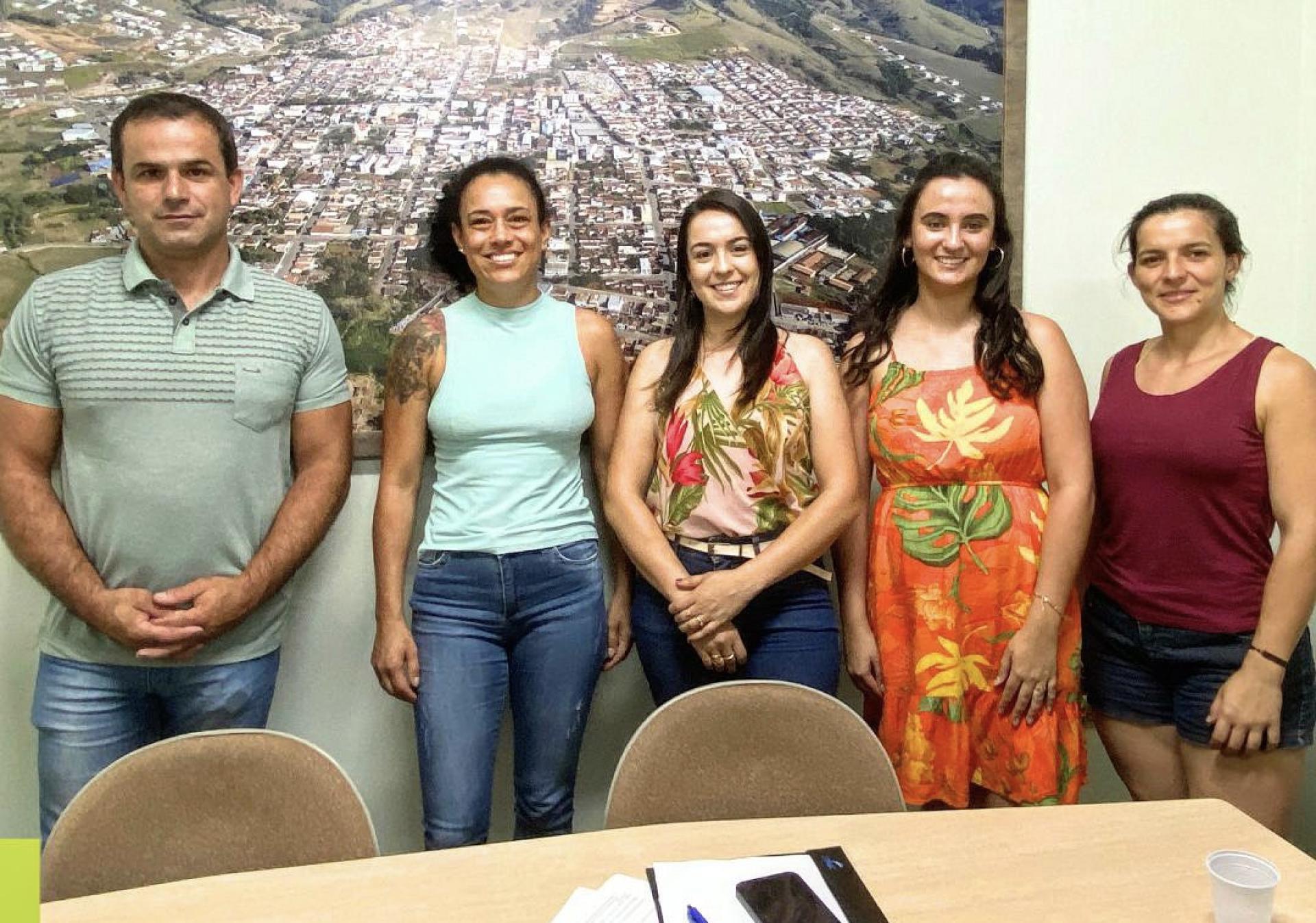 PREFEITO CELSINHO RECEBE EM SEU GABINETE AS COLABORADORAS DA JURUPATAS