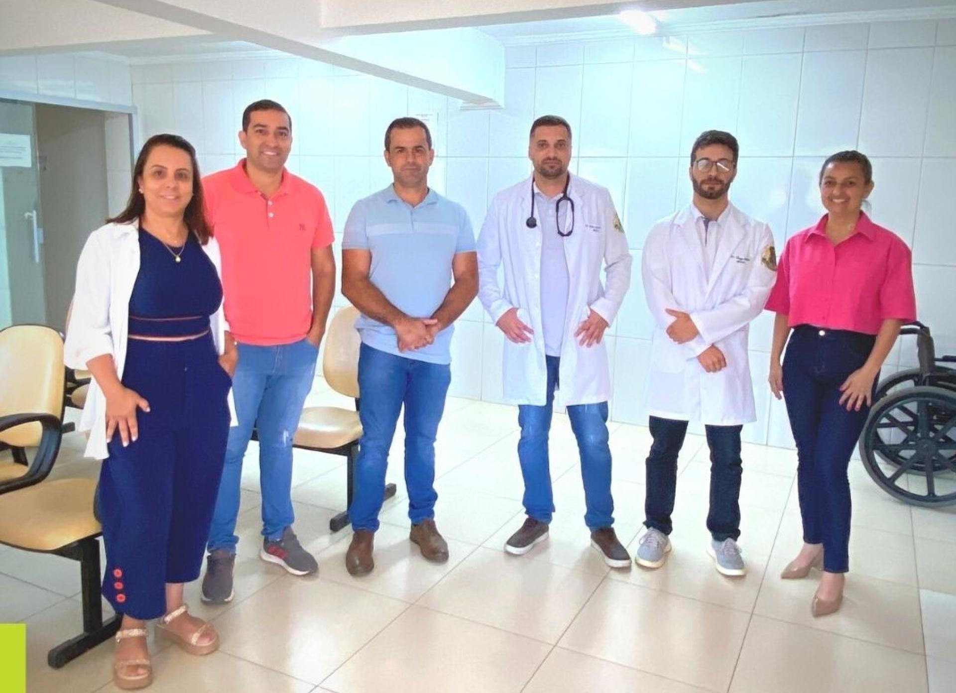 PREFEITO CELSINHO RECEBE NOVOS MÉDICOS NO HOSPITAL MONSENHOR GENÉSIO