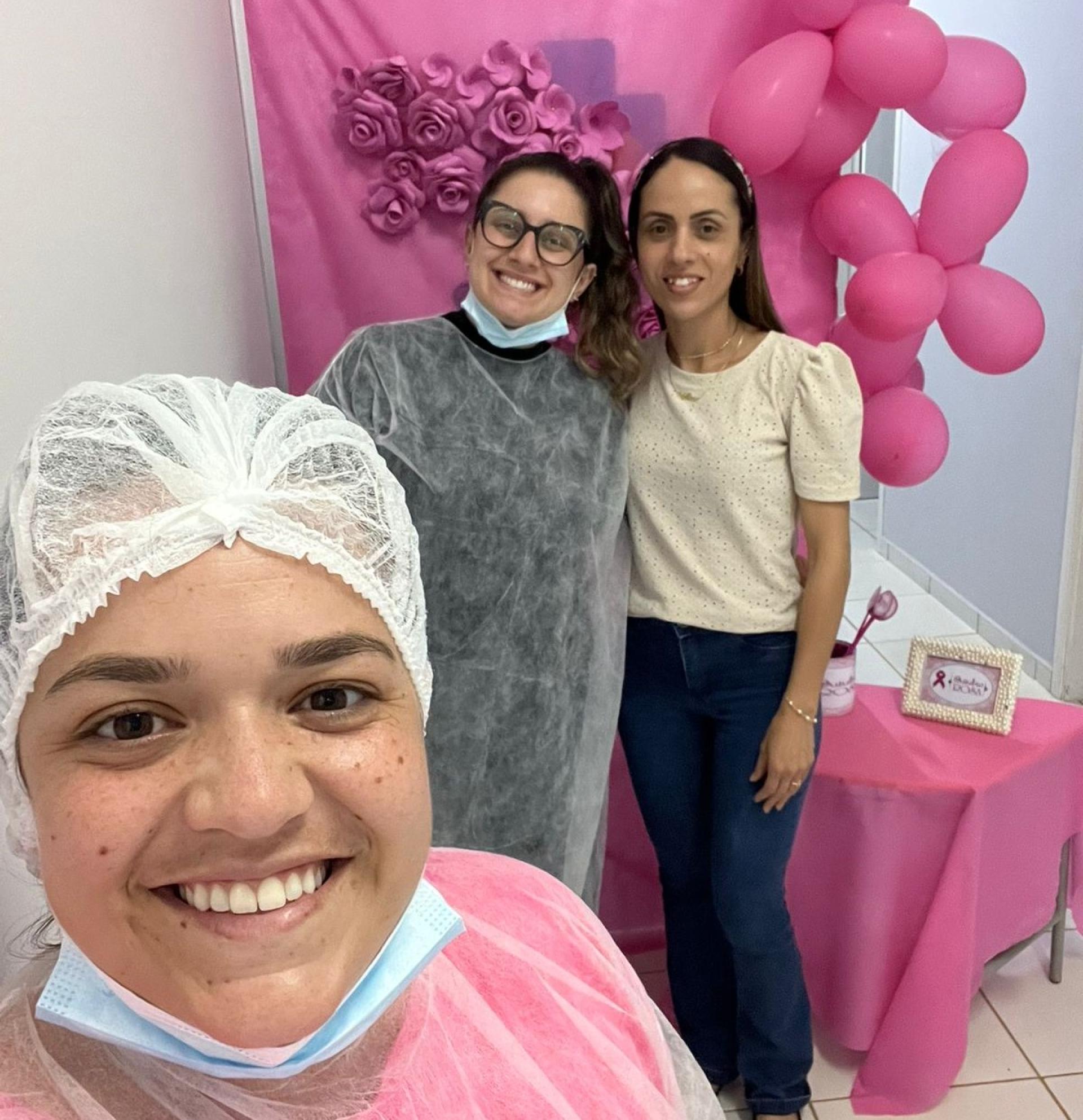 ODONTOLOGIA PROMOVE AÇÃO DE INCENTIVO AO OUTUBRO ROSA