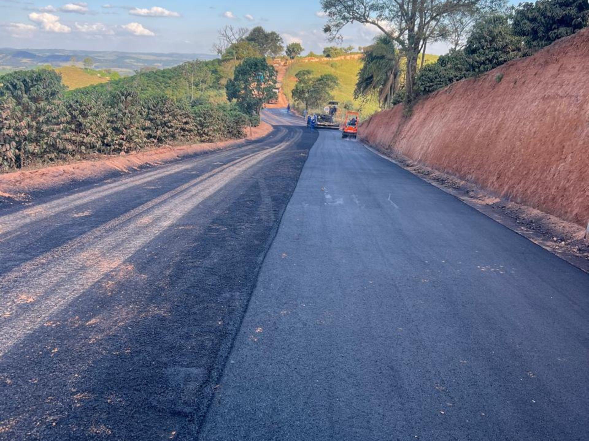  Avanço nas Obras de Asfaltamento no Distrito Mata do Sino