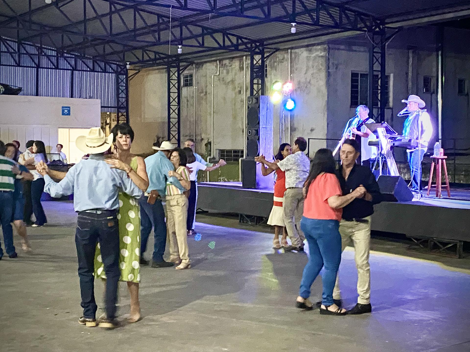 O BAILE DA TERCEIRA IDADE GARANTE LAZER E ANIMAÇÃO AOS GRUPOS DA REGIÃO