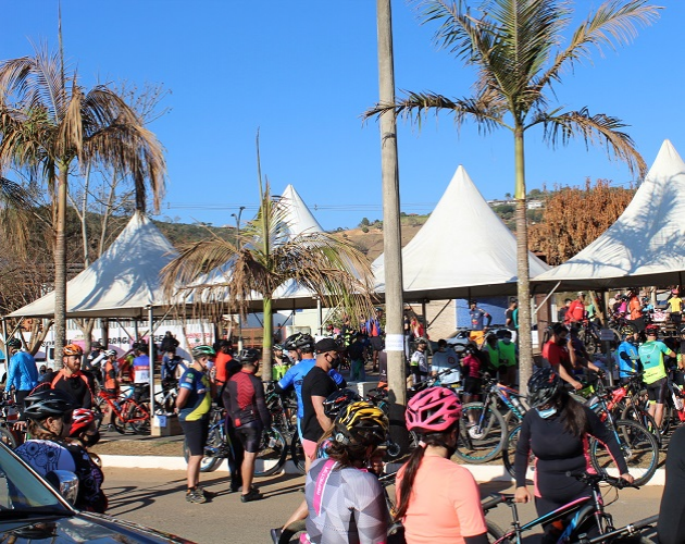 MAIS DE 300 CICLISTAS PARTICIPAM DO 1º CICLOTURISMO BENEFICENTE DE JURUAIA