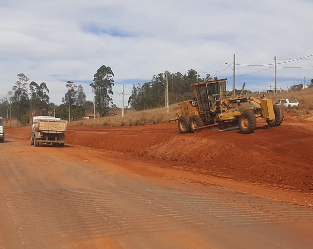 SECRETARIA DE OBRAS DE JURUAIA REALIZA LIMPEZA PARA INÍCIO DA CONSTRUÇÃO DE PISTA DE CAMINHADA
