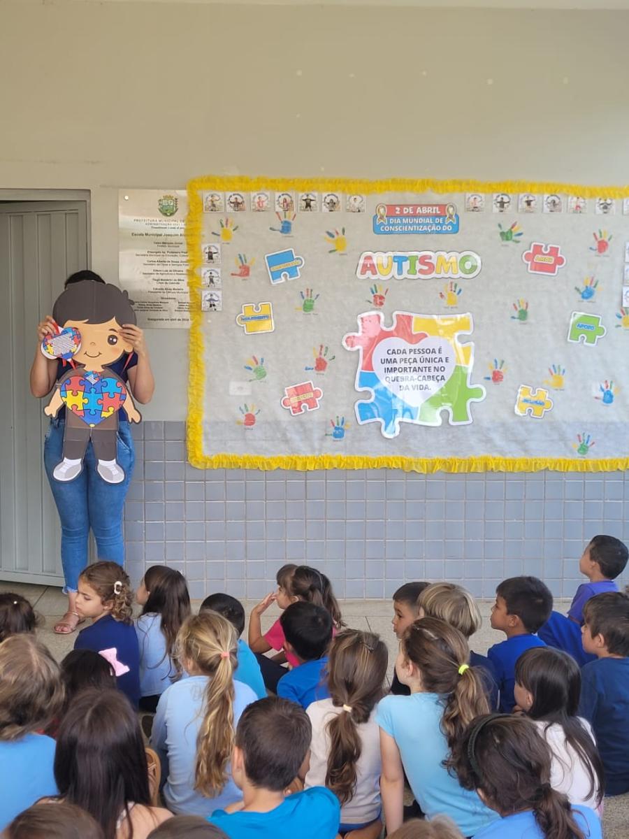 Conscientização sobre o autismo na Escola Municipal Joaquim Alves Ferreira.