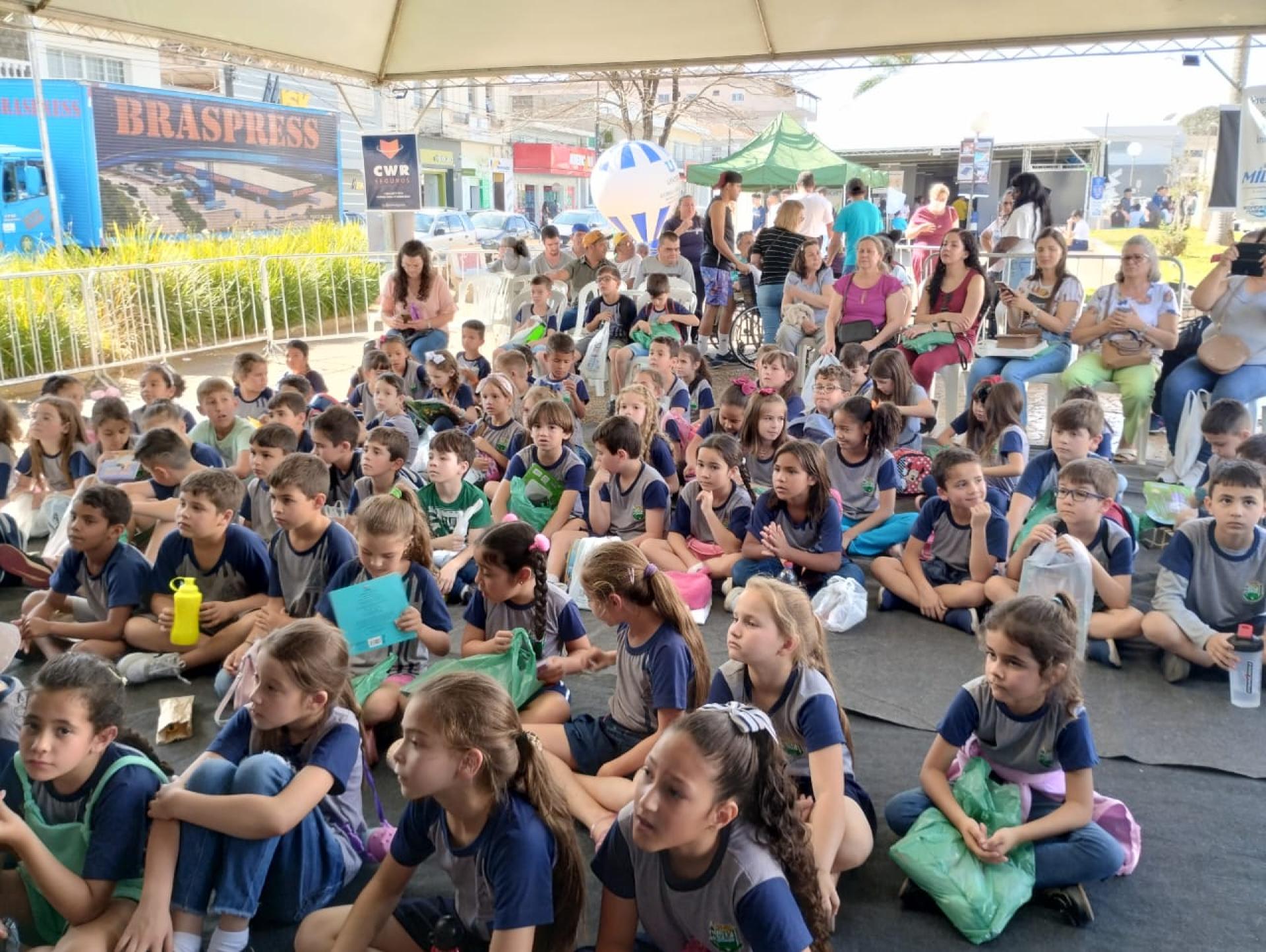 ALUNOS DE JURUAIA PARTICIPAM DO FELIM 2023