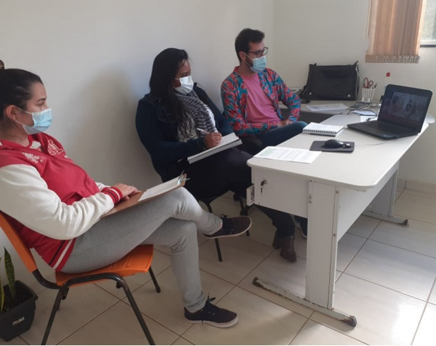EQUIPE DO CRAS DE JURUAIA PARTICIPA DE WEBINÁRIO MAIO LARANJA