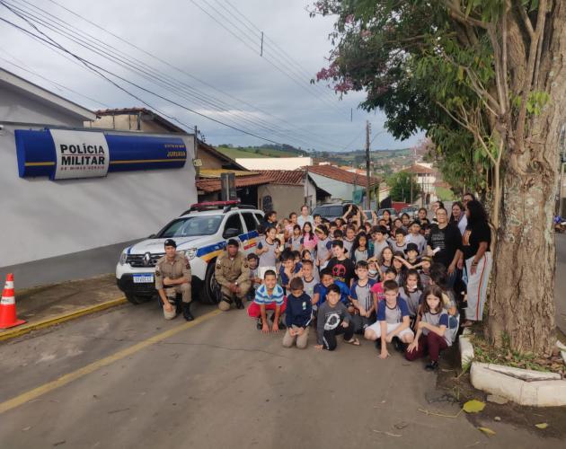 TRÂNSITO SEGURO: POLÍCIA MILITAR REALIZA AÇÕES EDUCATIVAS EM PARCERIA COM A PREFEITURA DE JURUAIA