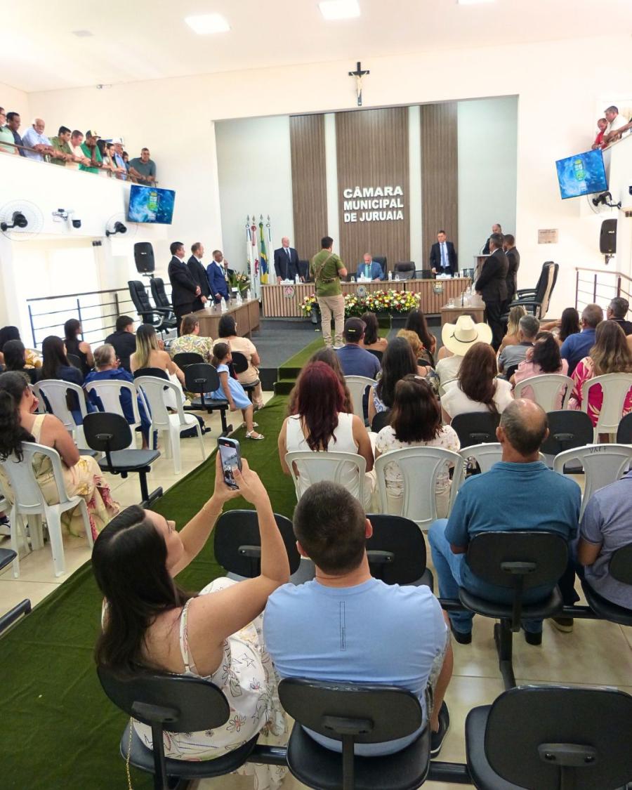Prefeito Celsinho e Vice Tal Tomam Posse em Cerimônia na Câmara Municipal de Juruaia